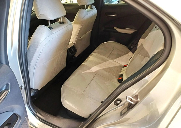 Lexus UX cena 145000 przebieg: 73343, rok produkcji 2020 z Chodzież małe 254
